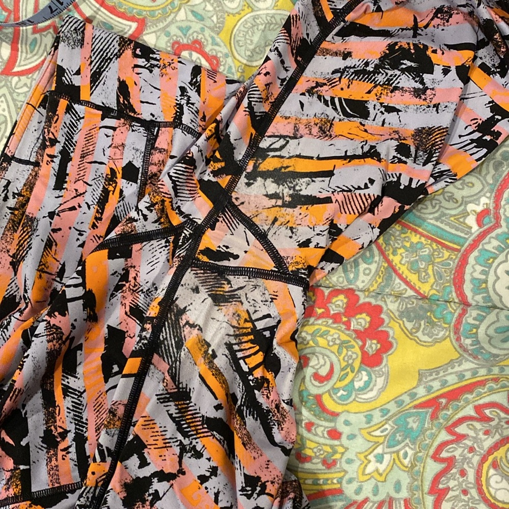 Lululemon cropped leggings 10 - Picture 3 of 6